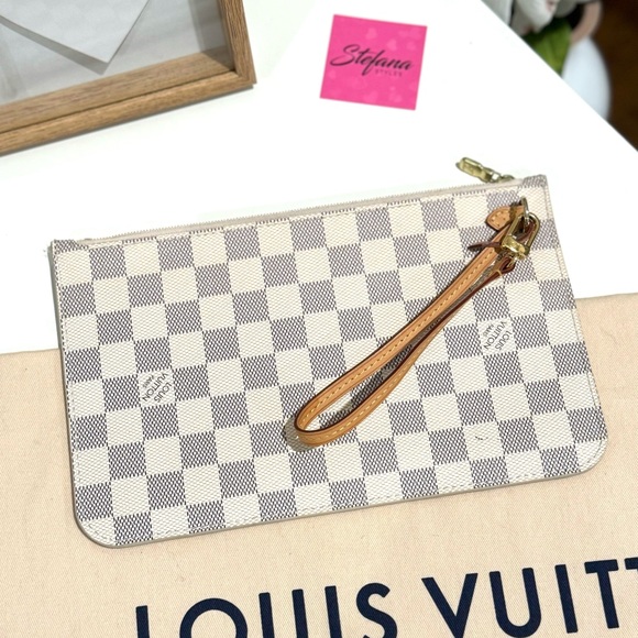 Louis Vuitton Damier Azur MM Pouchette / Clutch - Picture 13 of 13